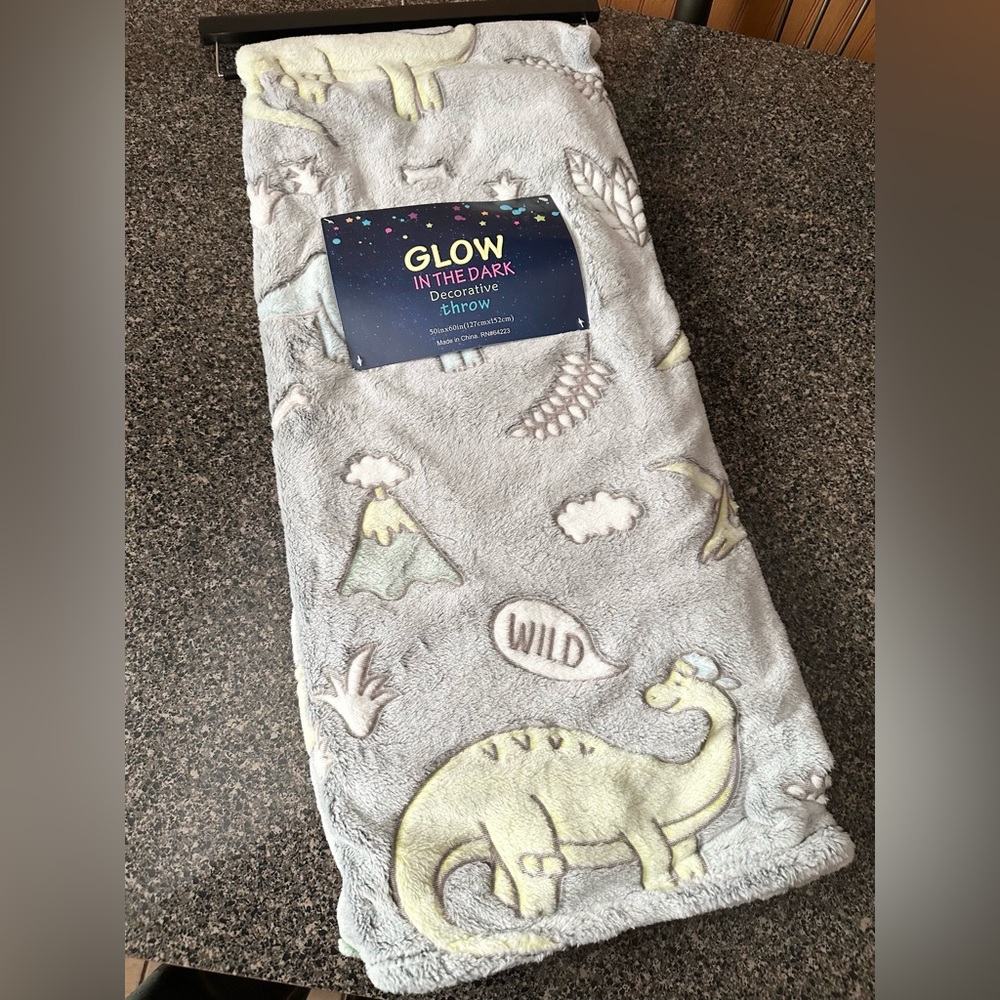 Glow in the Dark Cozy Soft Dinosaur Throw Blanket - Picture 5 of 7